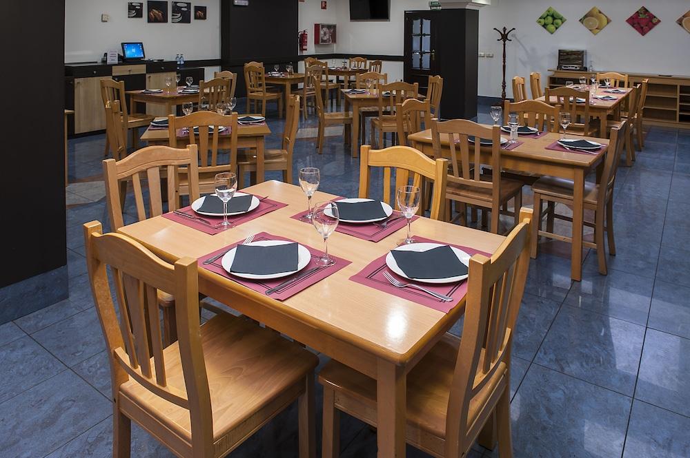 Iraipe Izaga Hostal Noáin Exteriér fotografie