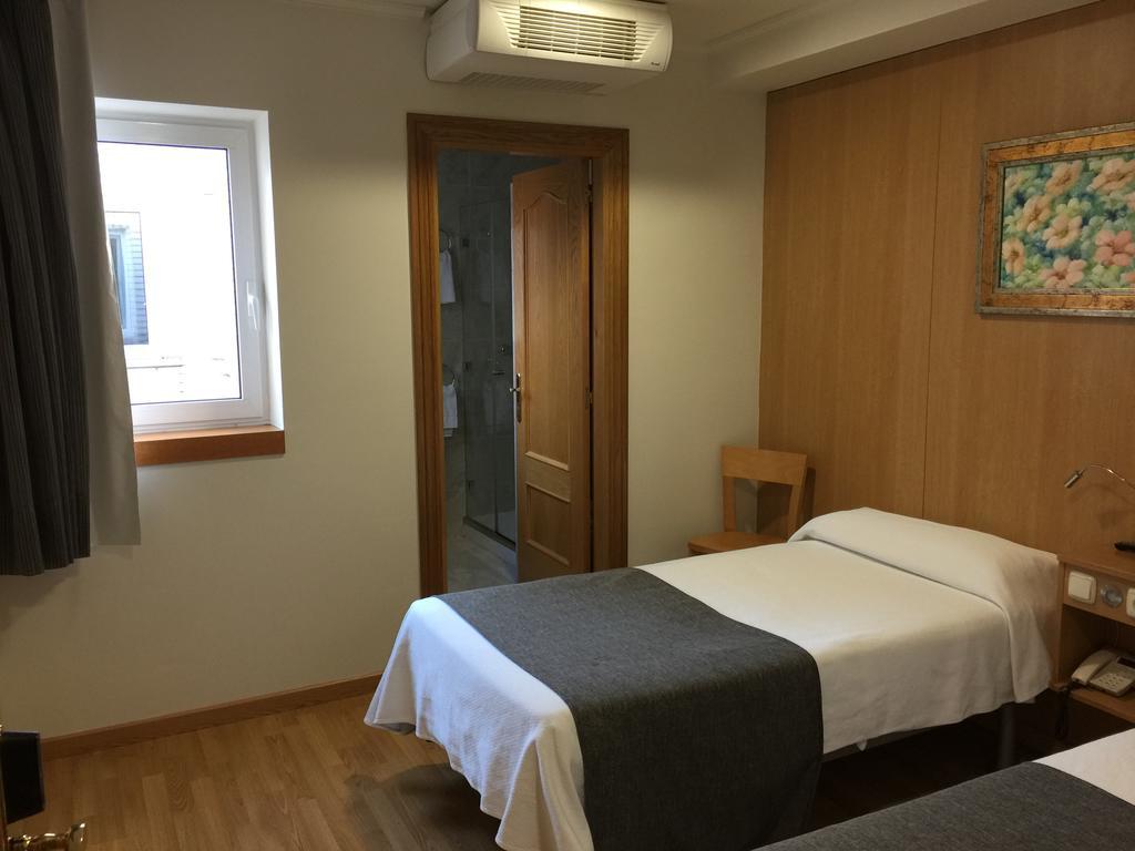 Iraipe Izaga Hostal Noáin Exteriér fotografie