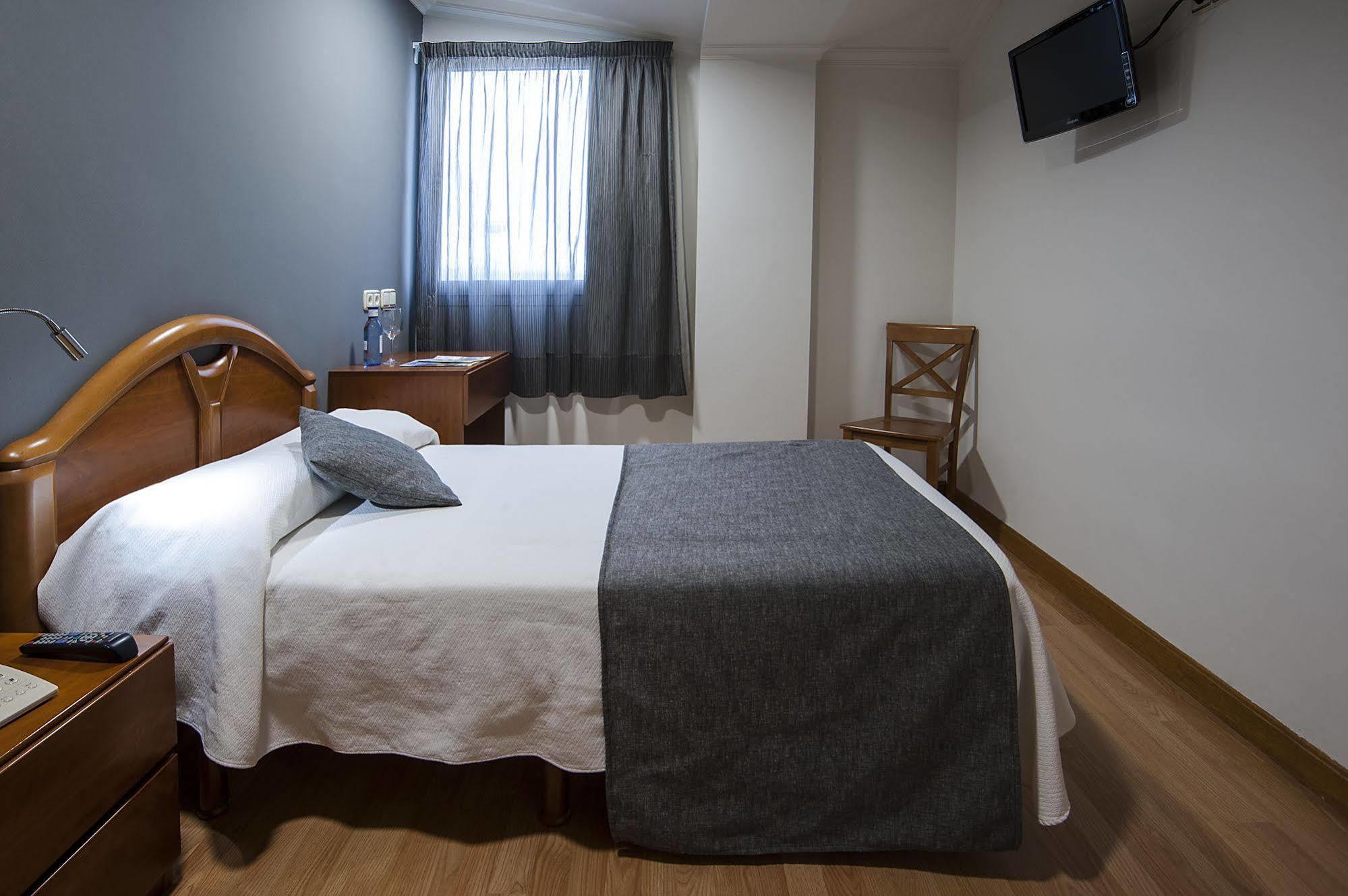 Iraipe Izaga Hostal Noáin Exteriér fotografie